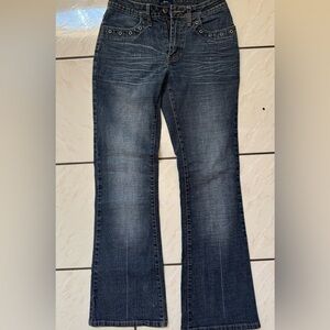 Bailey's Point size 1/2
